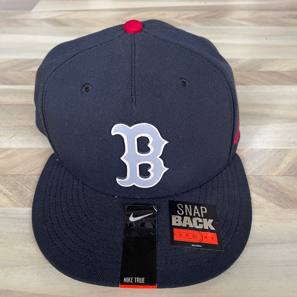 NIKE TRUE NEW Boston SnapBack Baseball Hat